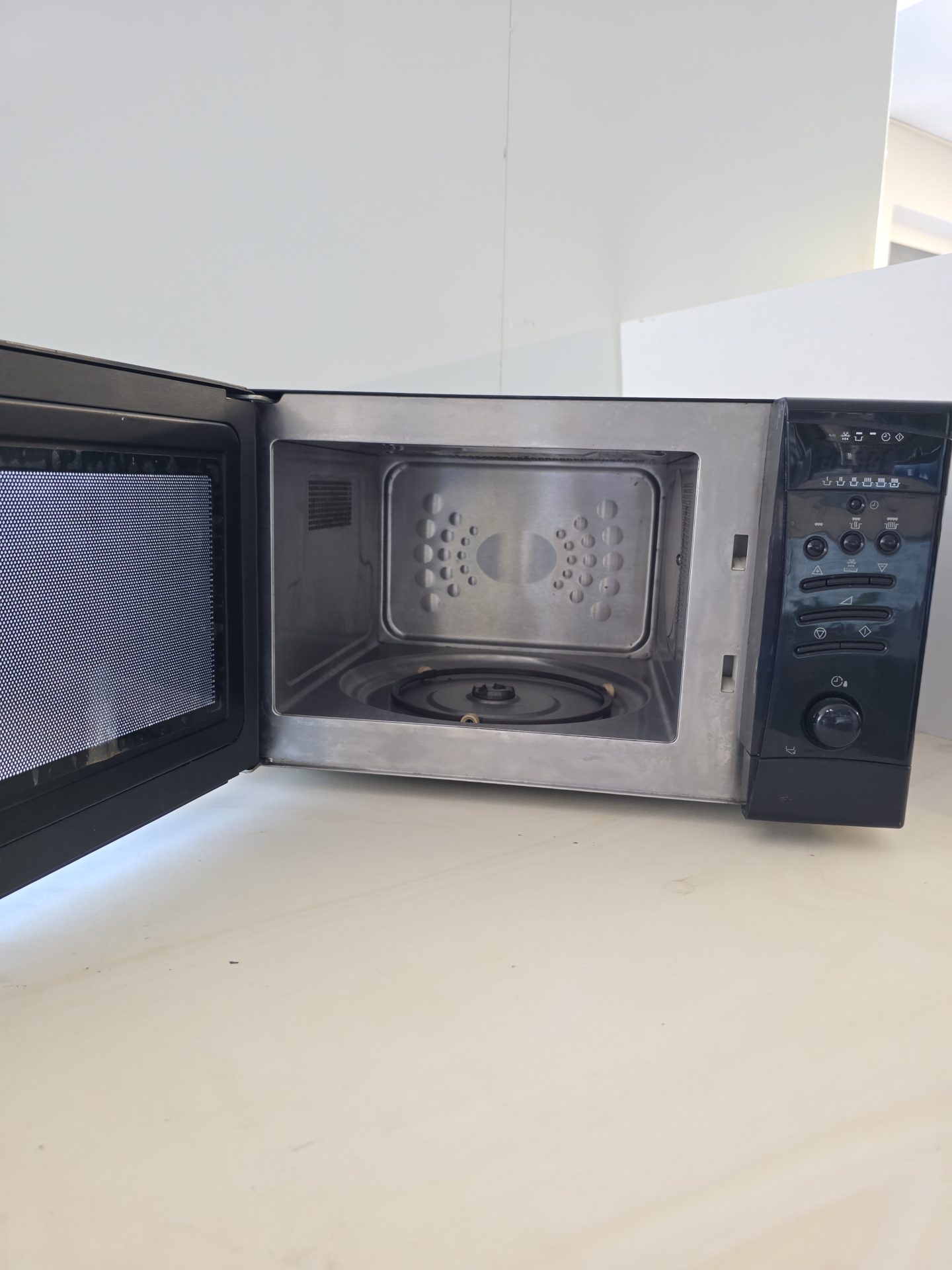 FORNO A MICROONDE - immagine 2